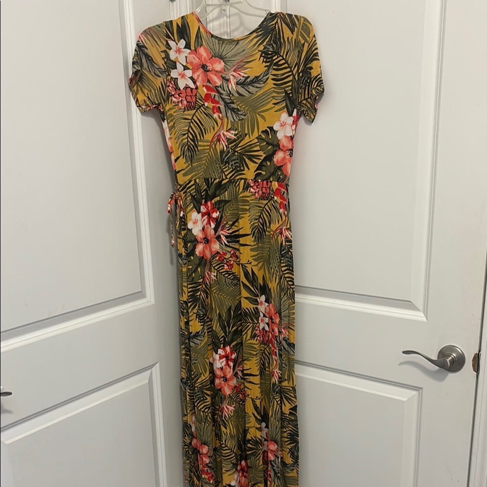 Popular Basics Tropical Floral wrap Maxi Dress - Picture 5 of 7